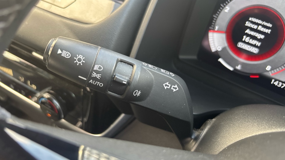 Nissan Qashqai 1.3 DiG-T MH N-Connecta 5dr Petrol Hatchback - Image 27