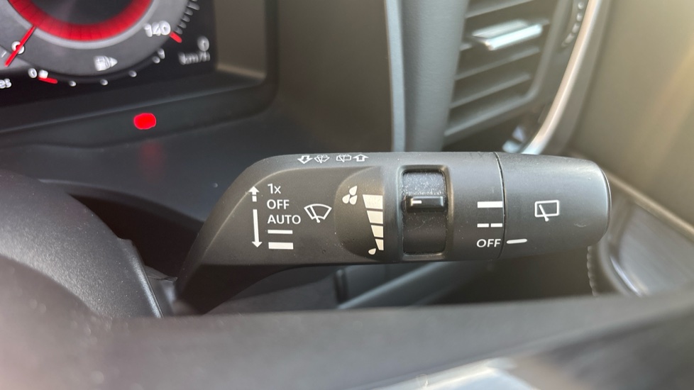 Nissan Qashqai 1.3 DiG-T MH N-Connecta 5dr Petrol Hatchback - Image 28