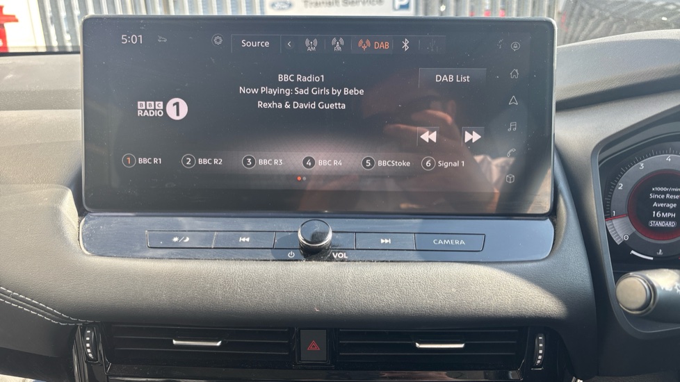 Nissan Qashqai 1.3 DiG-T MH N-Connecta 5dr Petrol Hatchback - Image 31