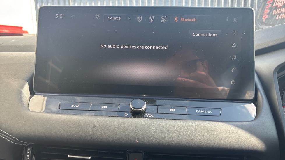 Nissan Qashqai 1.3 DiG-T MH N-Connecta 5dr Petrol Hatchback - Image 33