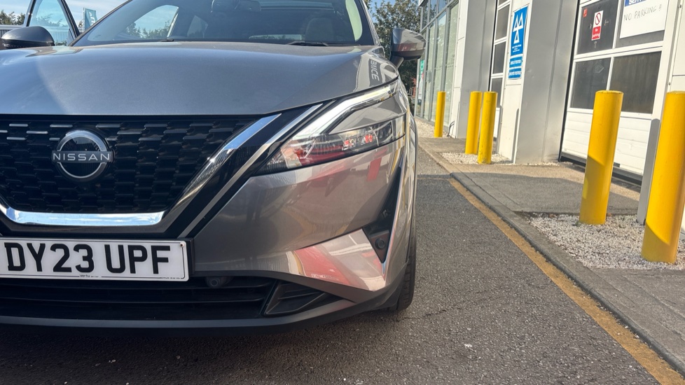 Nissan Qashqai 1.3 DiG-T MH N-Connecta 5dr Petrol Hatchback - Image 39