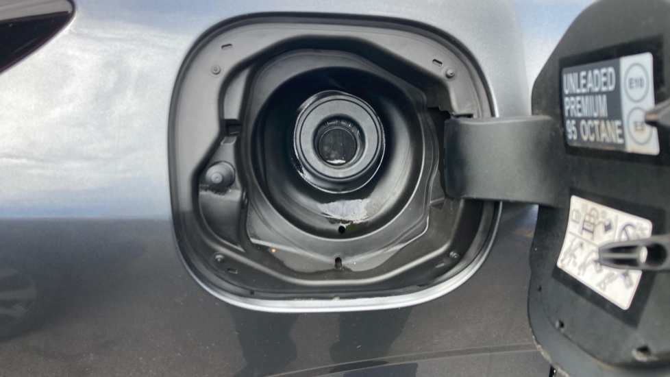 Nissan Qashqai 1.3 DiG-T MH N-Connecta 5dr Petrol Hatchback - Image 45