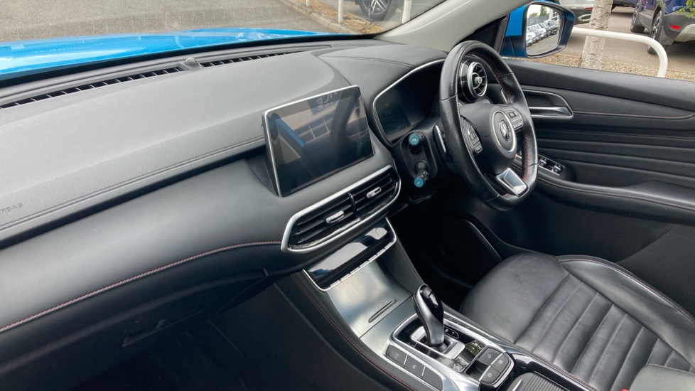 MG HS 1.5 T-GDI Trophy 5dr DCT Petrol Hatchback - Image 9