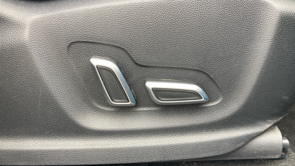 MG HS 1.5 T-GDI Trophy 5dr DCT Petrol Hatchback - Image 37