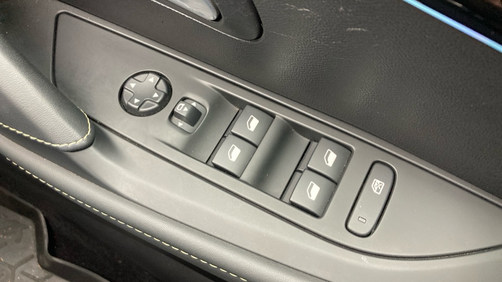 Peugeot 208 1.2 PureTech 100 GT 5dr Petrol Hatchback - Image 23
