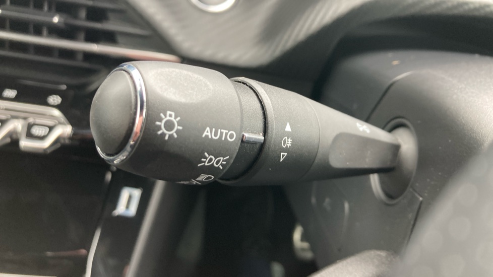 Peugeot 208 1.2 PureTech 100 GT 5dr Petrol Hatchback - Image 25
