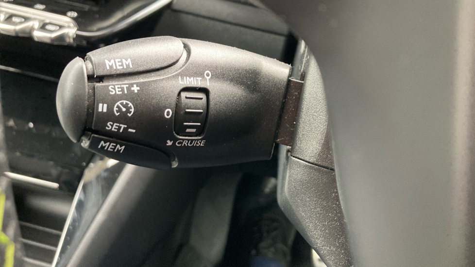 Peugeot 208 1.2 PureTech 100 GT 5dr Petrol Hatchback - Image 26