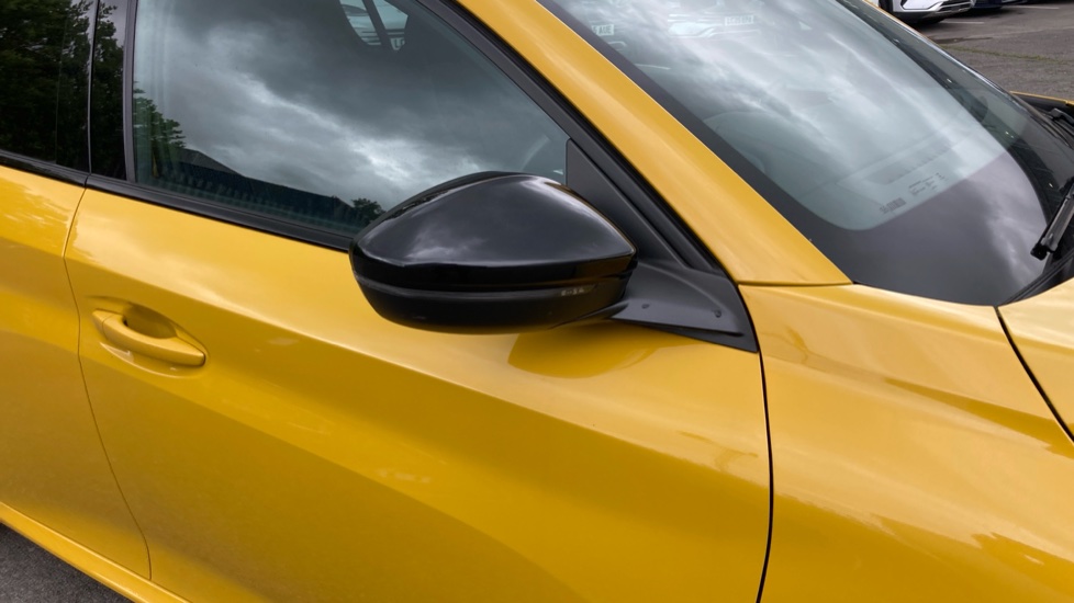 Peugeot 208 1.2 PureTech 100 GT 5dr Petrol Hatchback - Image 39