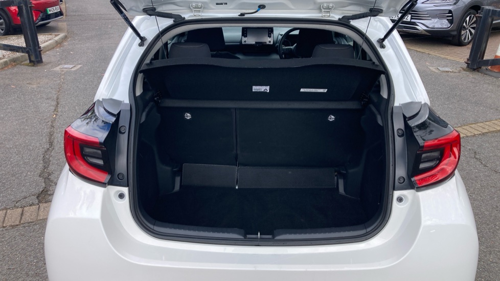 Toyota Yaris 1.5 Hybrid Design 5dr CVT Hybrid Hatchback - Image 4