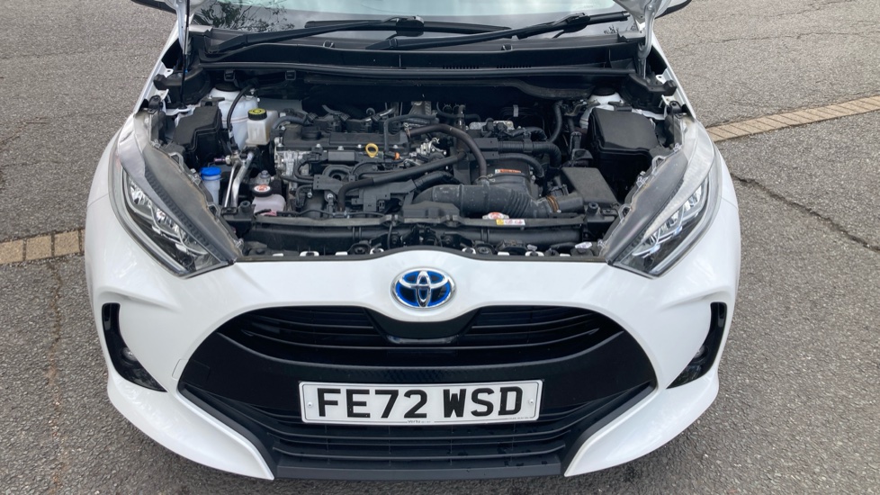 Toyota Yaris 1.5 Hybrid Design 5dr CVT Hybrid Hatchback - Image 8