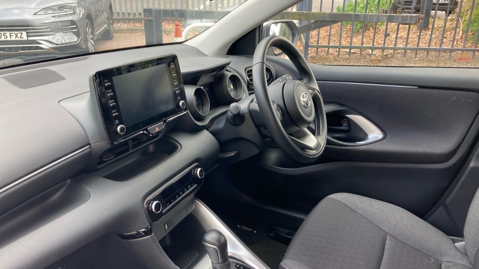 Toyota Yaris 1.5 Hybrid Design 5dr CVT Hybrid Hatchback - Image 9