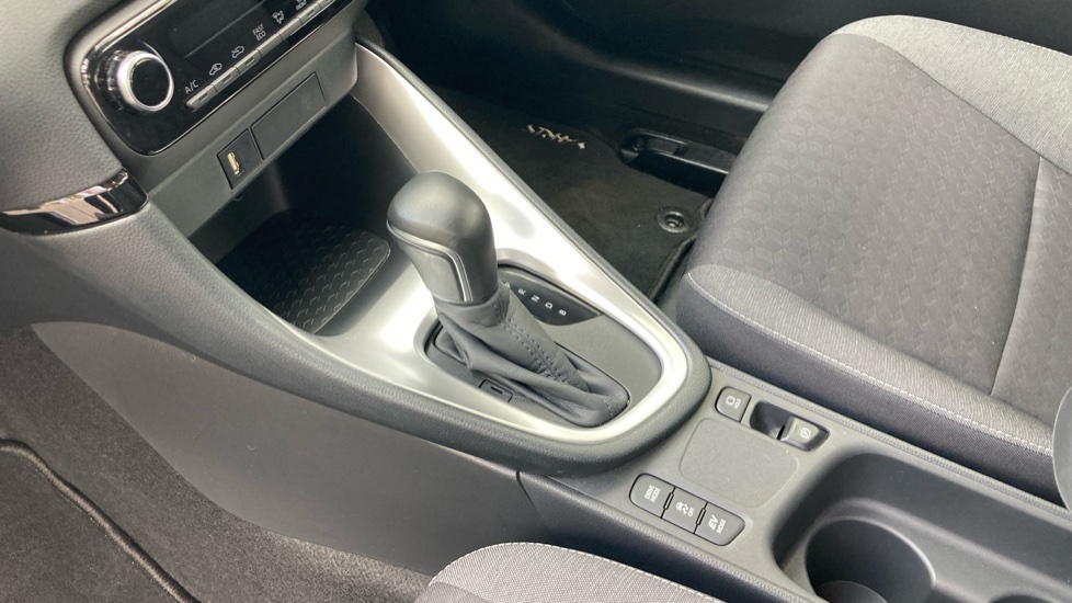 Toyota Yaris 1.5 Hybrid Design 5dr CVT Hybrid Hatchback - Image 13