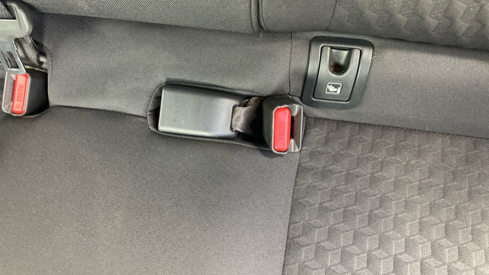 Toyota Yaris 1.5 Hybrid Design 5dr CVT Hybrid Hatchback - Image 17