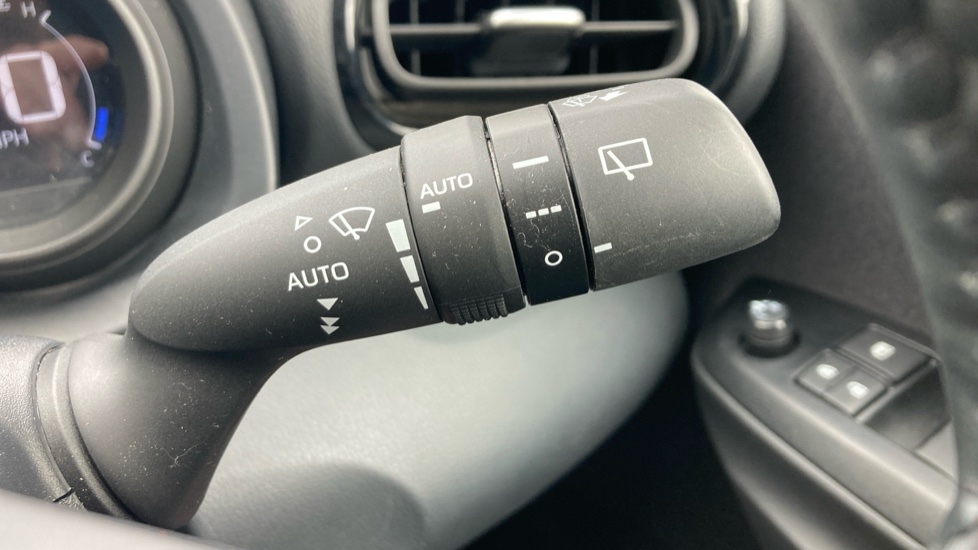 Toyota Yaris 1.5 Hybrid Design 5dr CVT Hybrid Hatchback - Image 21