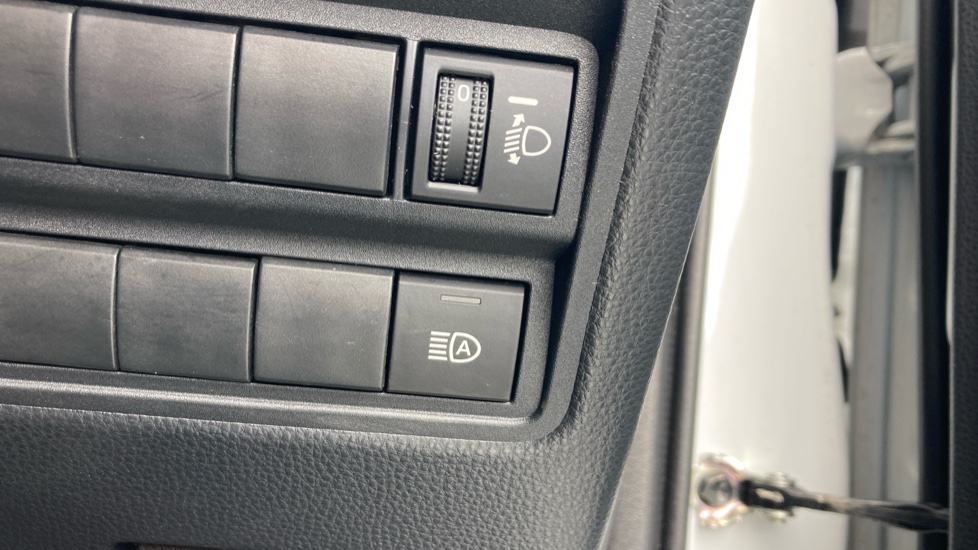 Toyota Yaris 1.5 Hybrid Design 5dr CVT Hybrid Hatchback - Image 26