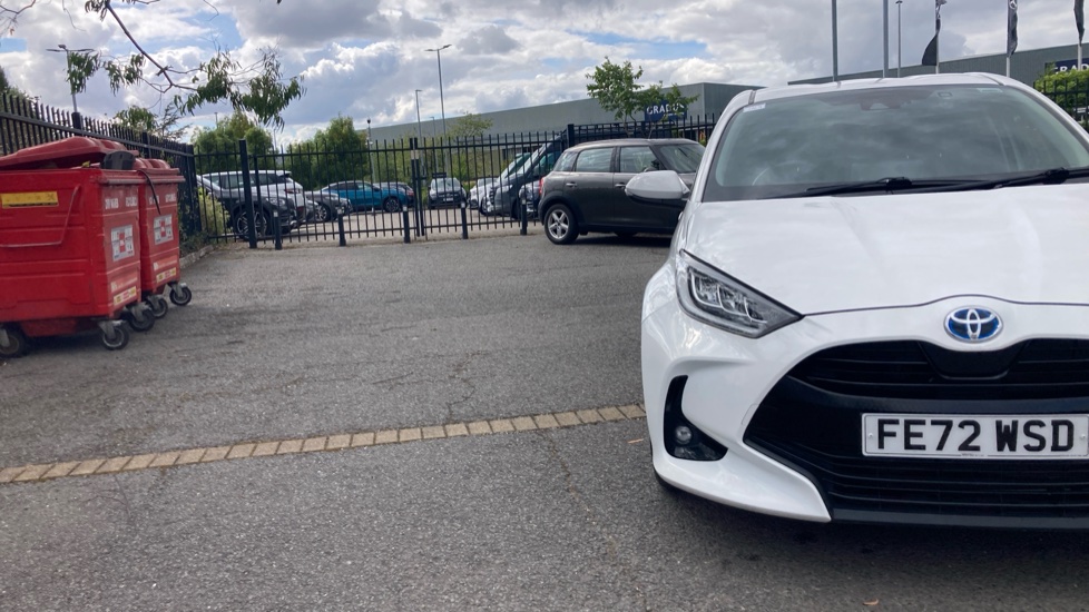 Toyota Yaris 1.5 Hybrid Design 5dr CVT Hybrid Hatchback - Image 32