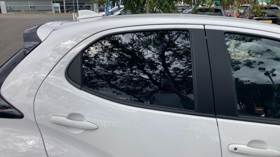 Toyota Yaris 1.5 Hybrid Design 5dr CVT Hybrid Hatchback - Image 33