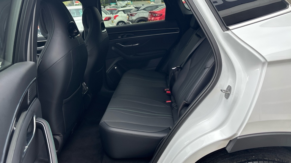 BYD Seal U 1.5 DM-i Comfort 5dr Auto Estate - Image 16