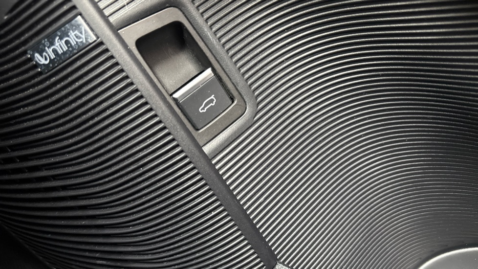 BYD Seal U 1.5 DM-i Comfort 5dr Auto Estate - Image 23