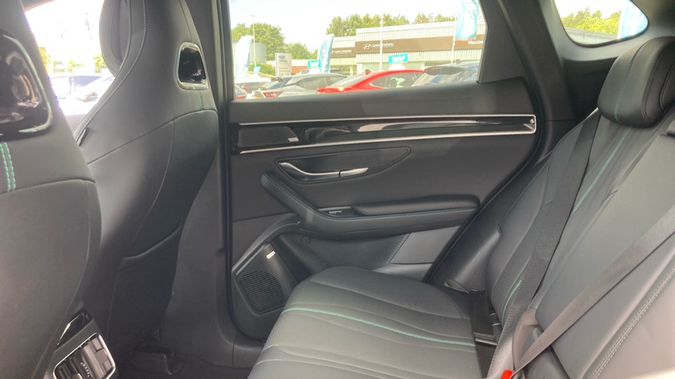 BYD Seal U 1.5 DM-i Comfort 5dr Auto Estate - Image 16