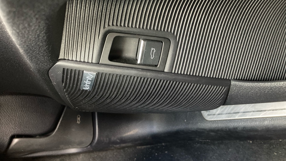 BYD Seal U 1.5 DM-i Comfort 5dr Auto Estate - Image 36