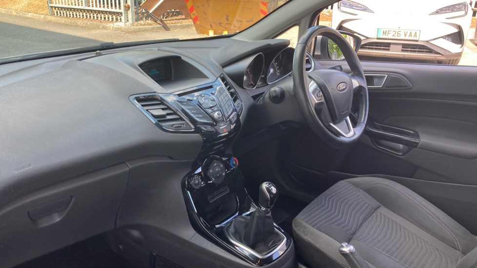 Ford Fiesta 1.25 82 Zetec 3dr Petrol Hatchback - Image 9
