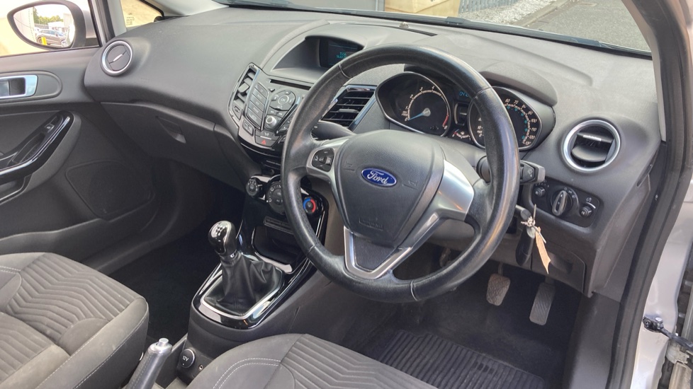 Ford Fiesta 1.25 82 Zetec 3dr Petrol Hatchback - Image 11