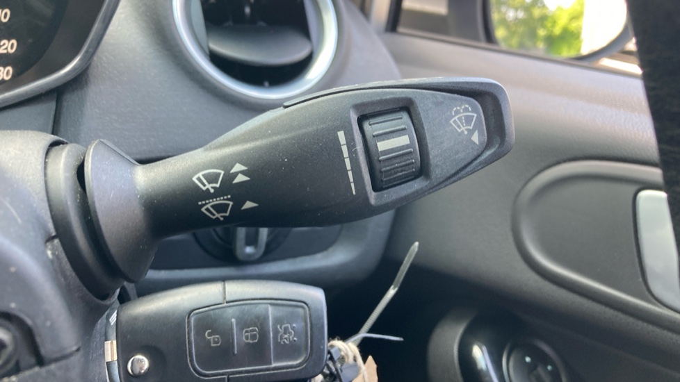 Ford Fiesta 1.25 82 Zetec 3dr Petrol Hatchback - Image 25