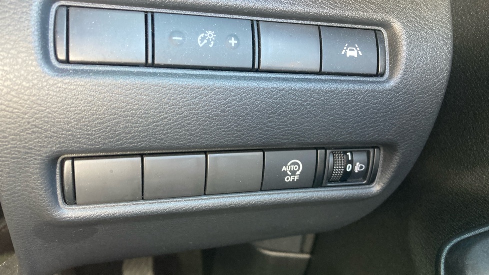 Nissan Juke 1.0 DiG-T 114 N-Connecta 5dr Petrol Hatchback - Image 32