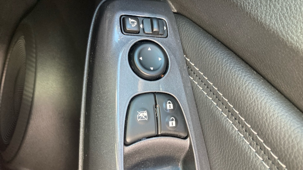 Nissan Juke 1.0 DiG-T 114 N-Connecta 5dr Petrol Hatchback - Image 33