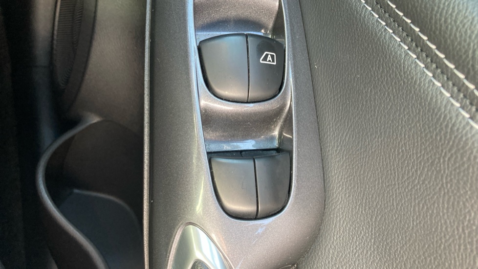 Nissan Juke 1.0 DiG-T 114 N-Connecta 5dr Petrol Hatchback - Image 34