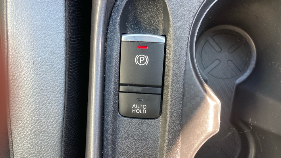 Nissan Juke 1.0 DiG-T 114 N-Connecta 5dr Petrol Hatchback - Image 36