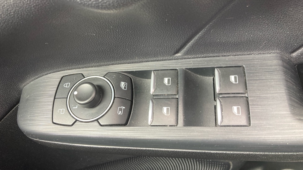 Ford Kuga 2.5 FHEV ST-Line X Edition 5dr CVT Hybrid Estate - Image 21