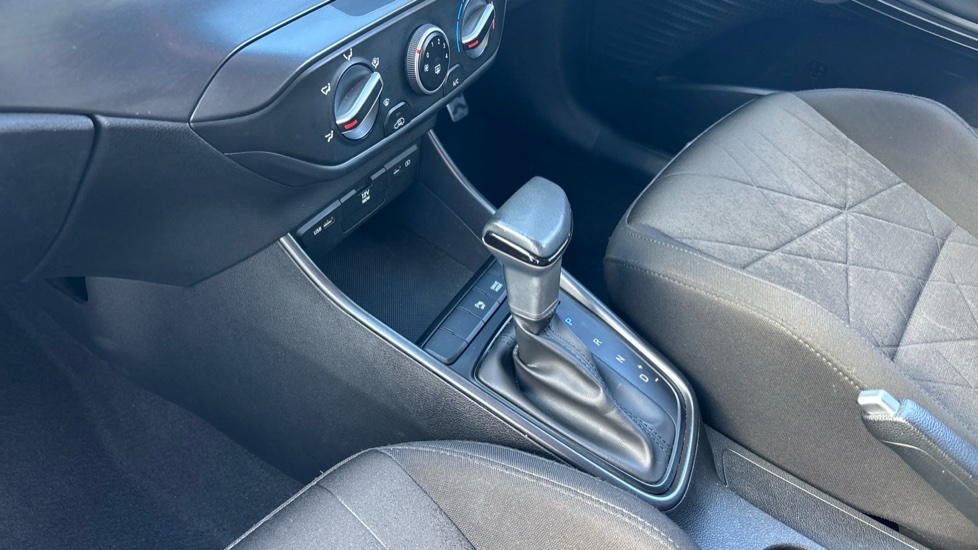 Hyundai BAYON 1.0 TGDi 48V MHEV SE Connect 5dr DCT Petrol Hatchback - Image 13