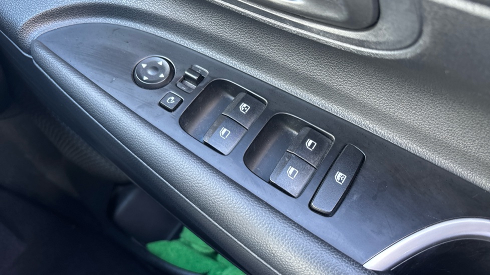 Hyundai BAYON 1.0 TGDi 48V MHEV SE Connect 5dr DCT Petrol Hatchback - Image 30