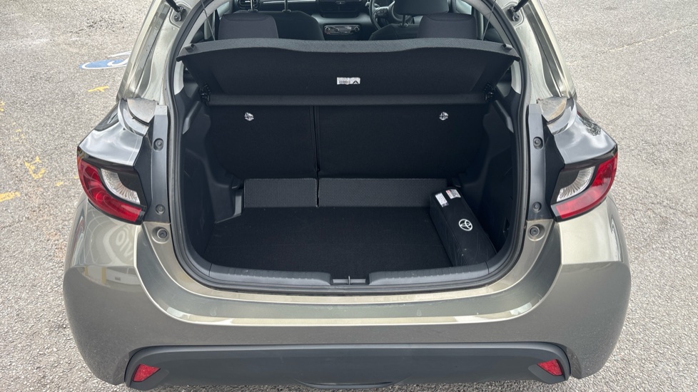 Toyota Yaris 1.5 Hybrid Icon 5dr CVT Hybrid Hatchback - Image 4