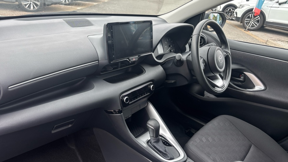 Toyota Yaris 1.5 Hybrid Icon 5dr CVT Hybrid Hatchback - Image 9