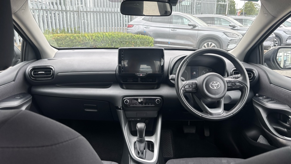 Toyota Yaris 1.5 Hybrid Icon 5dr CVT Hybrid Hatchback - Image 10