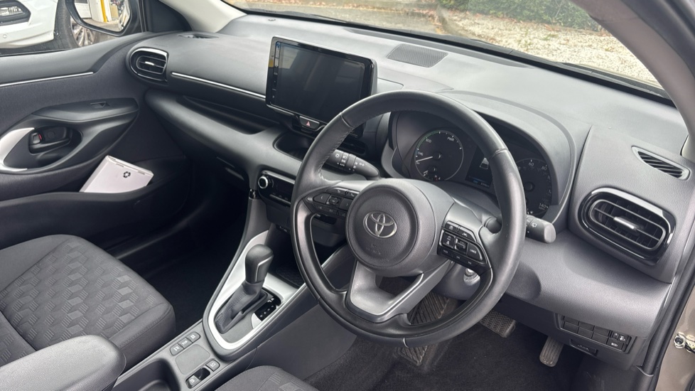 Toyota Yaris 1.5 Hybrid Icon 5dr CVT Hybrid Hatchback - Image 11