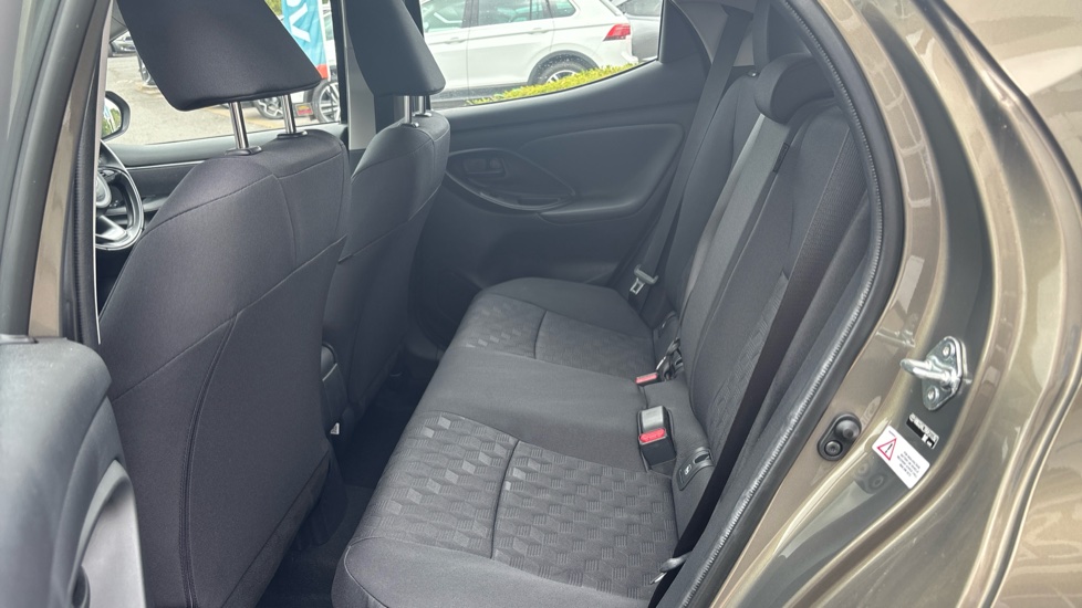 Toyota Yaris 1.5 Hybrid Icon 5dr CVT Hybrid Hatchback - Image 16