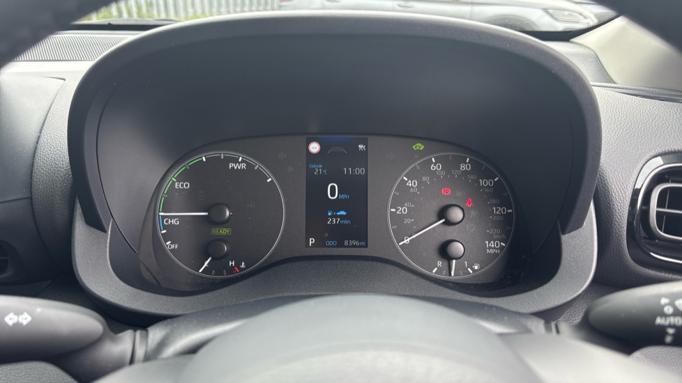 Toyota Yaris 1.5 Hybrid Icon 5dr CVT Hybrid Hatchback - Image 18