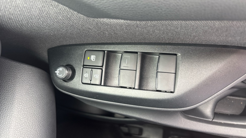Toyota Yaris 1.5 Hybrid Icon 5dr CVT Hybrid Hatchback - Image 21