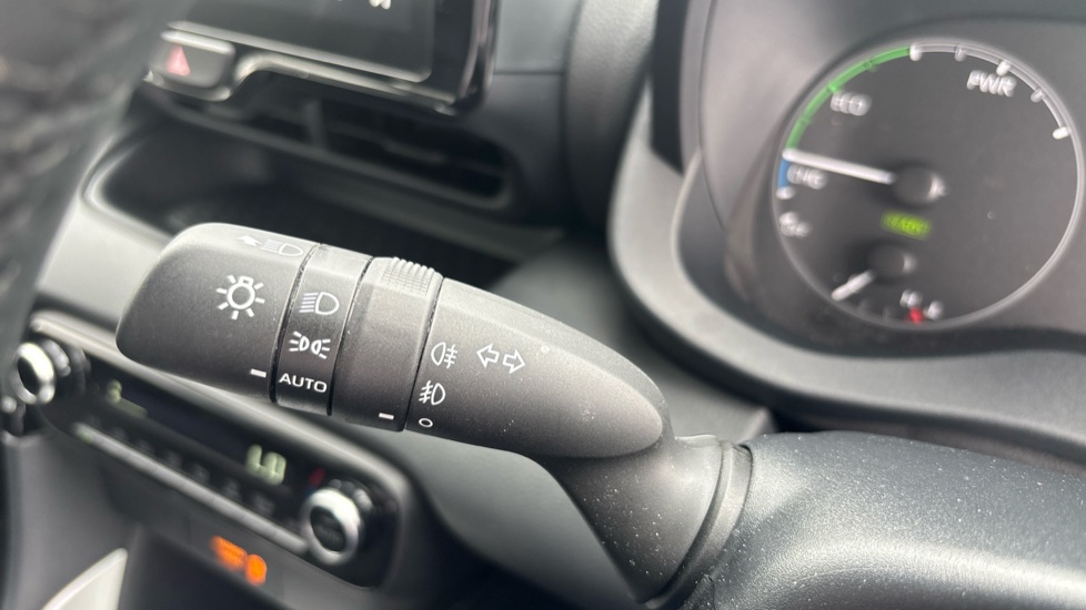 Toyota Yaris 1.5 Hybrid Icon 5dr CVT Hybrid Hatchback - Image 23