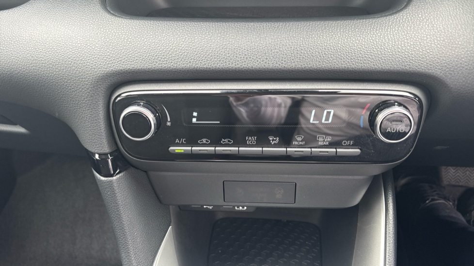 Toyota Yaris 1.5 Hybrid Icon 5dr CVT Hybrid Hatchback - Image 28
