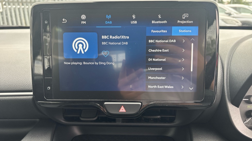 Toyota Yaris 1.5 Hybrid Icon 5dr CVT Hybrid Hatchback - Image 29