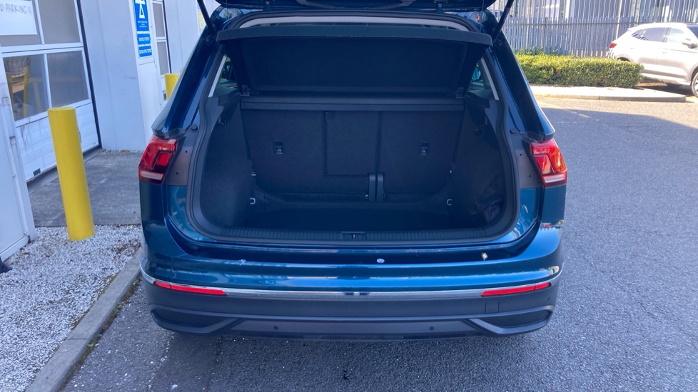 Volkswagen Tiguan 1.5 TSI 150 Life 5dr DSG Petrol Estate - Image 4