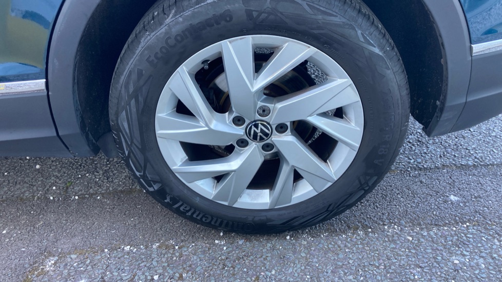Volkswagen Tiguan 1.5 TSI 150 Life 5dr DSG Petrol Estate - Image 25
