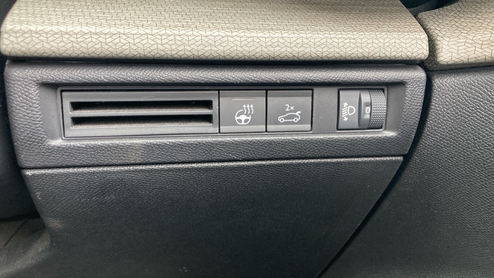 Citroen C5 X 1.2 PureTech 130 Shine Plus 5dr EAT8 Petrol Estate - Image 22
