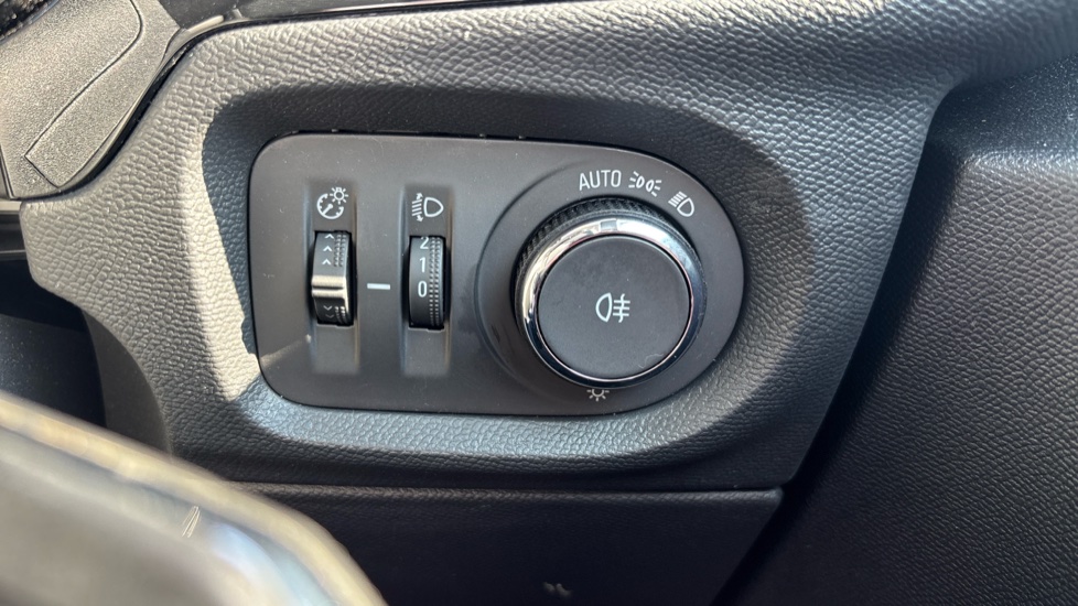 Vauxhall Corsa 1.2 Design 5dr Petrol Hatchback - Image 30