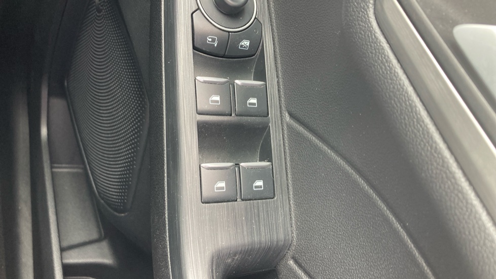Ford Kuga 1.5 EcoBoost 150 Titanium Edition 5dr Petrol Estate - Image 34
